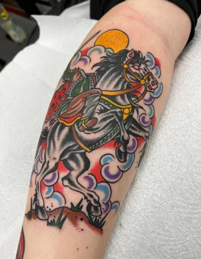 caballero montado en su caballo