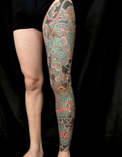 Tattoo tradicional Japones Dragon y Flores en Castellón y Valencia España