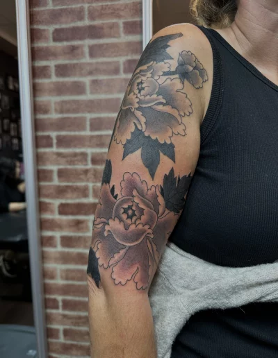 Traditional japanese half sleeve peonies Castellón Valencia